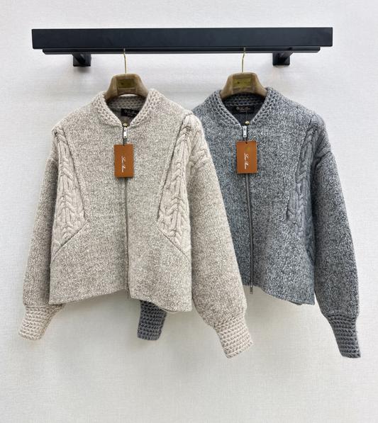 26Latest Autumn/Winter "Old Money" Style Reversible Wool-Blend Jacket: Jacquard & Solid Panel Design with Zip-Front & Crew Neck