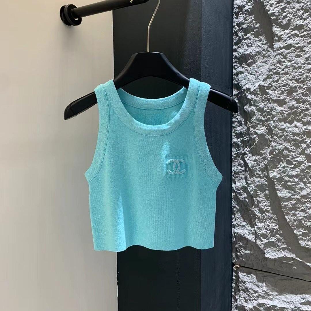 new knitted vest