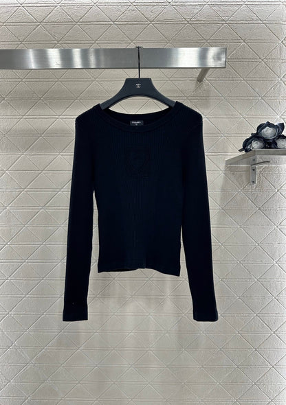 Heart-shaped knitted long-sleeved top