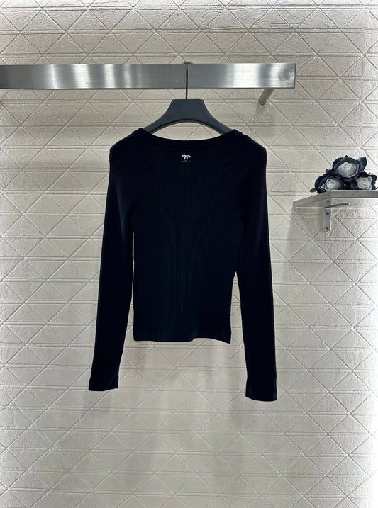 Heart-shaped knitted long-sleeved top
