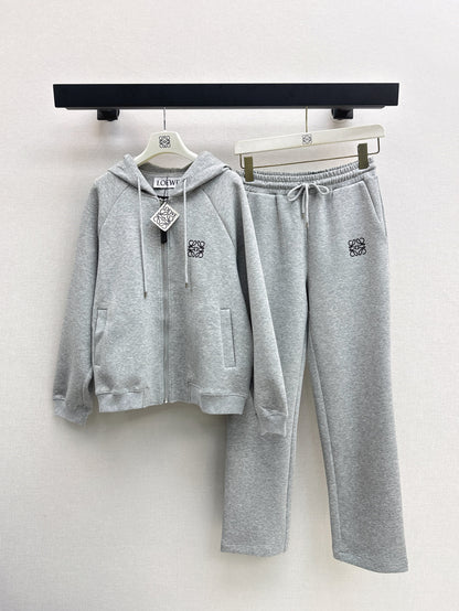Loose-fitting hooded jacket and trousers