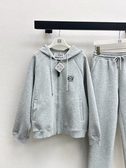 Loose-fitting hooded jacket and trousers