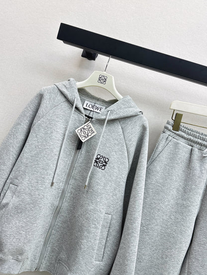Loose-fitting hooded jacket and trousers