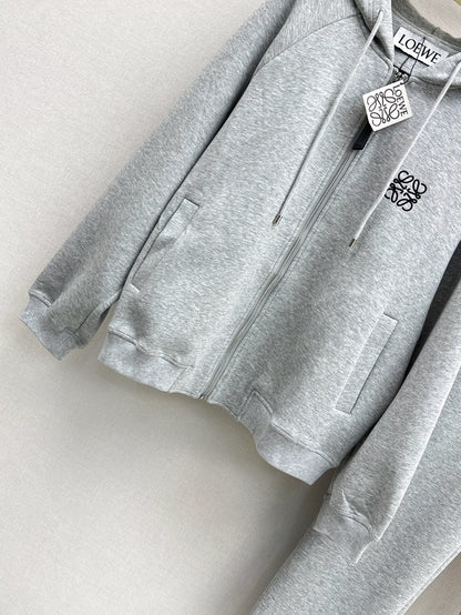 Loose-fitting hooded jacket and trousers