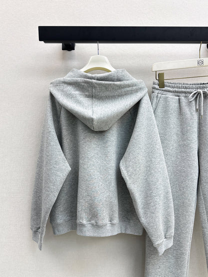 Loose-fitting hooded jacket and trousers