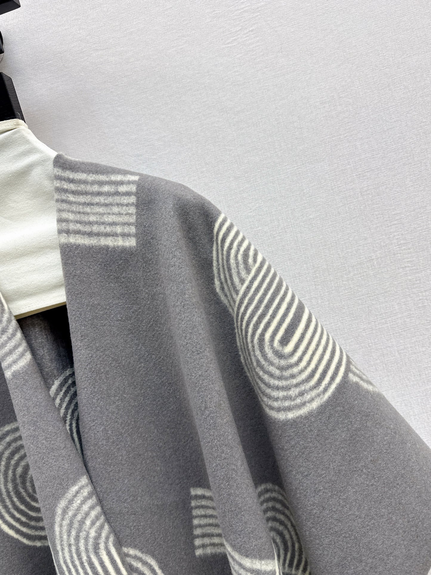 25fw Knitted cloak, shawl jacket