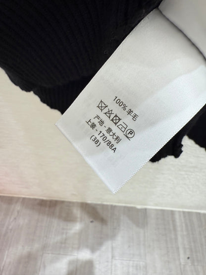 25fw Knitted long sleeved collar