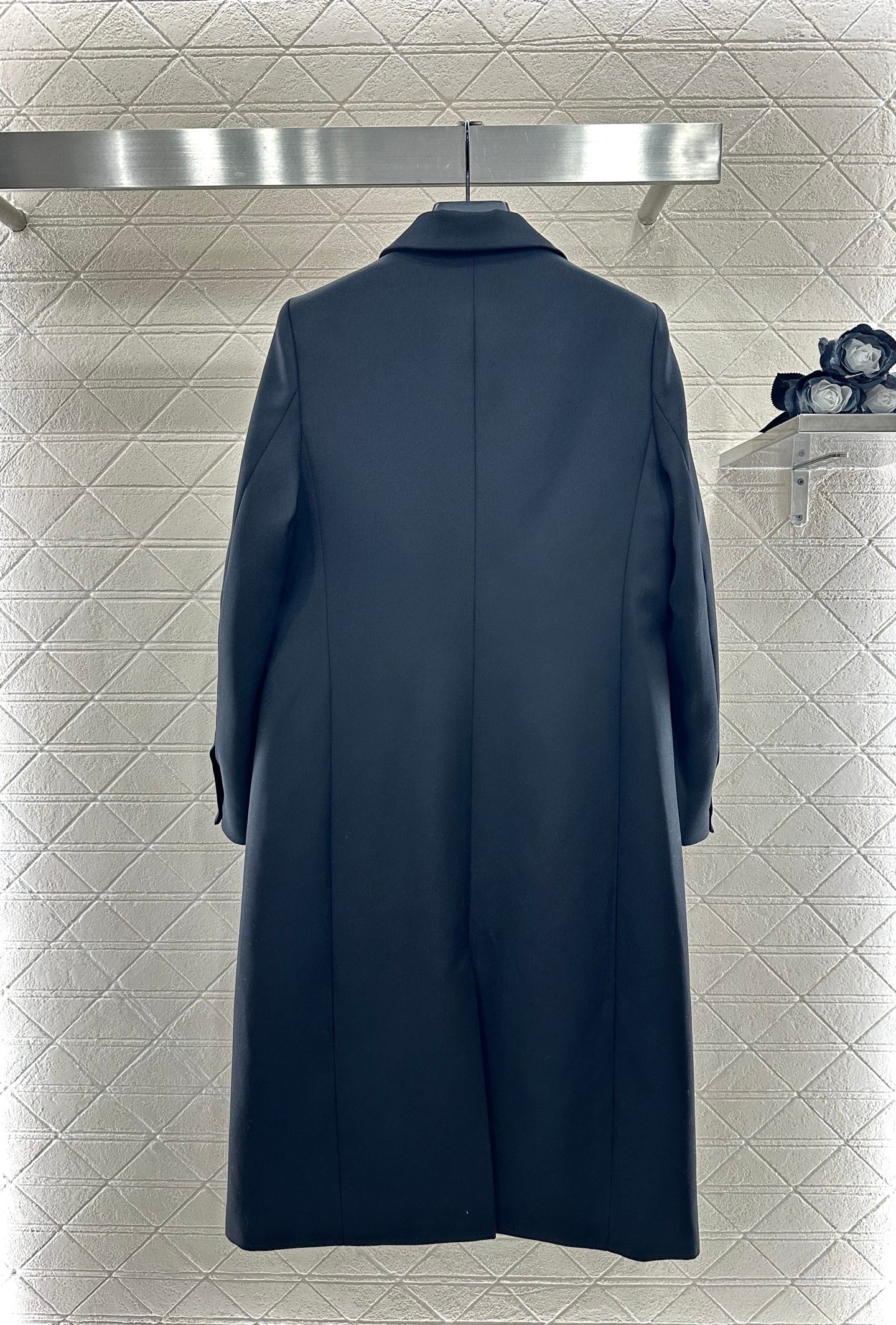 Front shoulder lapel long coat