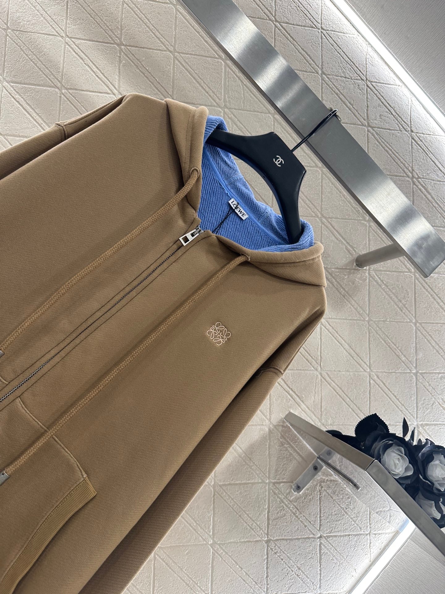 Wrong color hooded zipper jacket