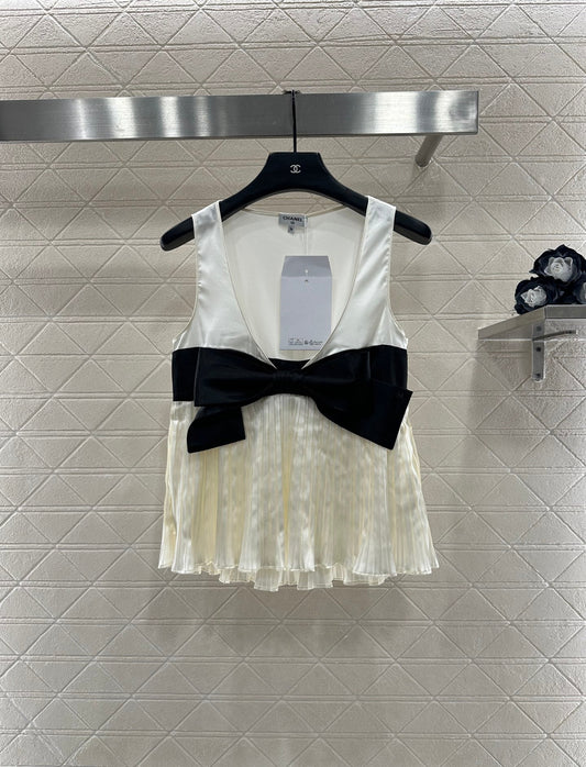 Color blocked bow deep V-vest