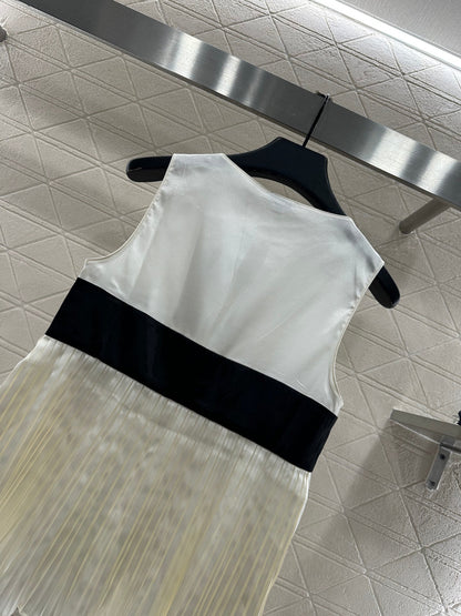 Color blocked bow deep V-vest