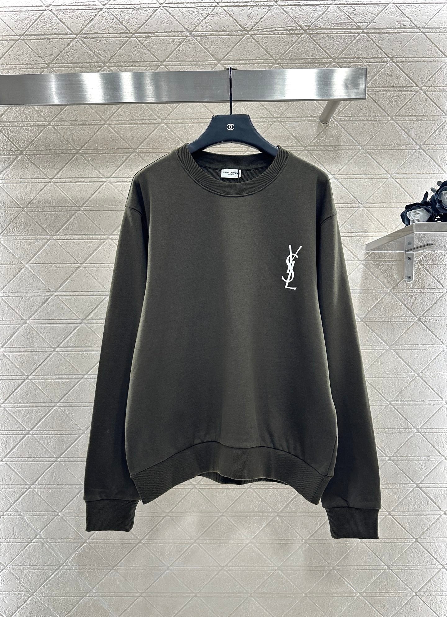 Round neck letter logo hoodie