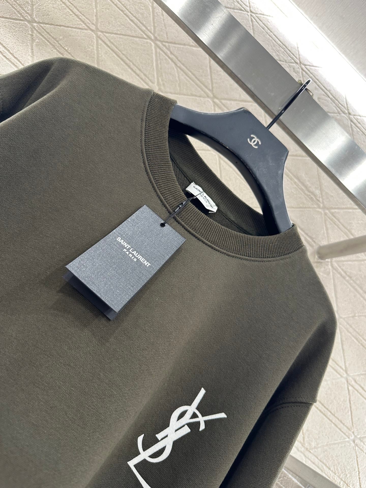 Round neck letter logo hoodie