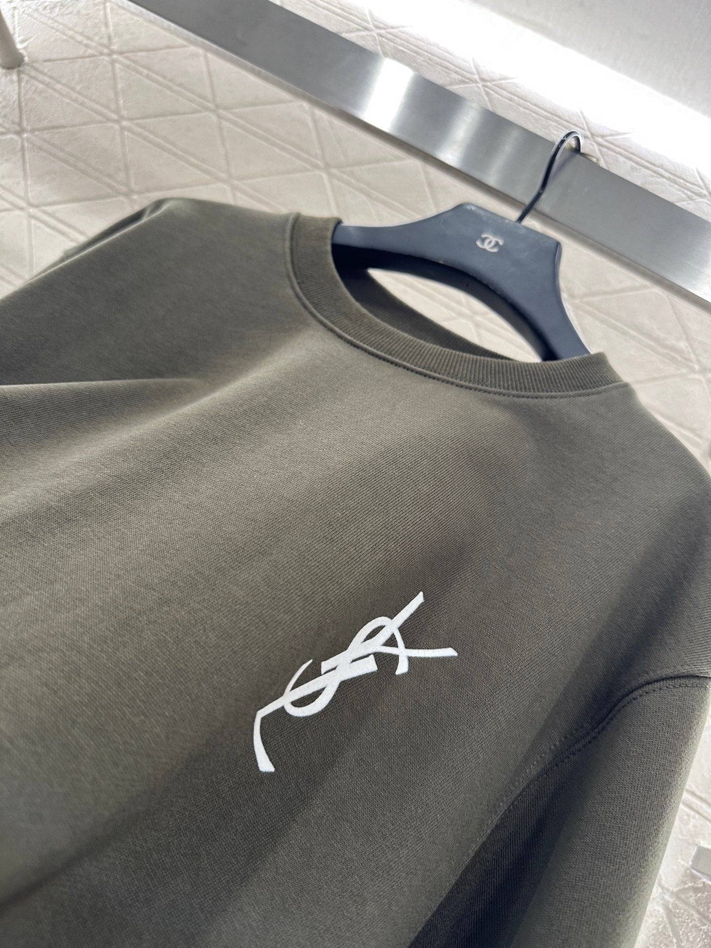 Round neck letter logo hoodie