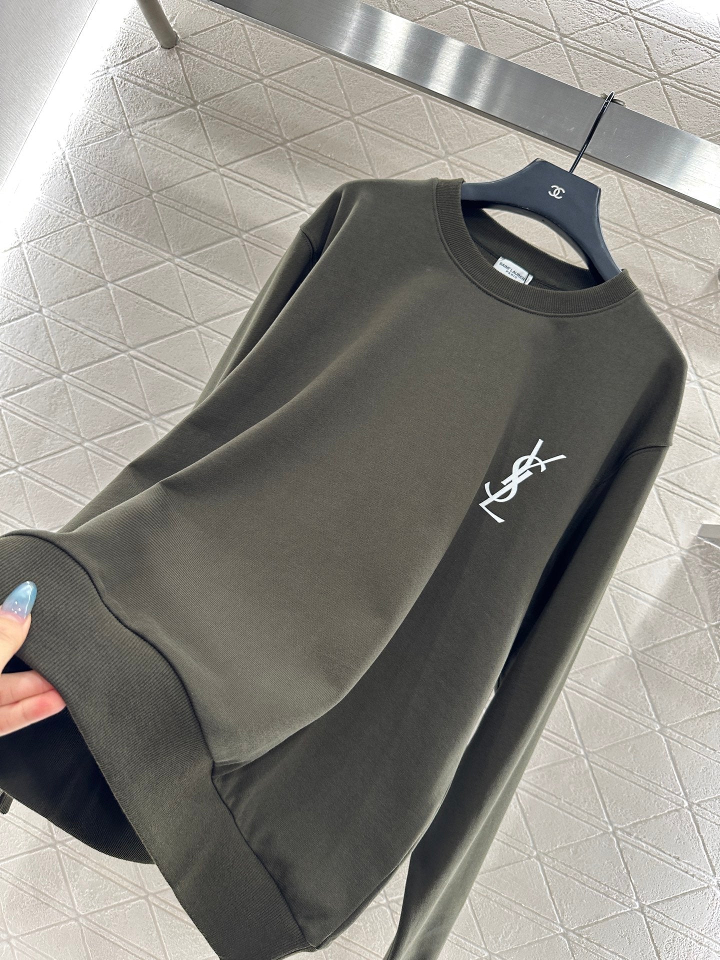 Round neck letter logo hoodie