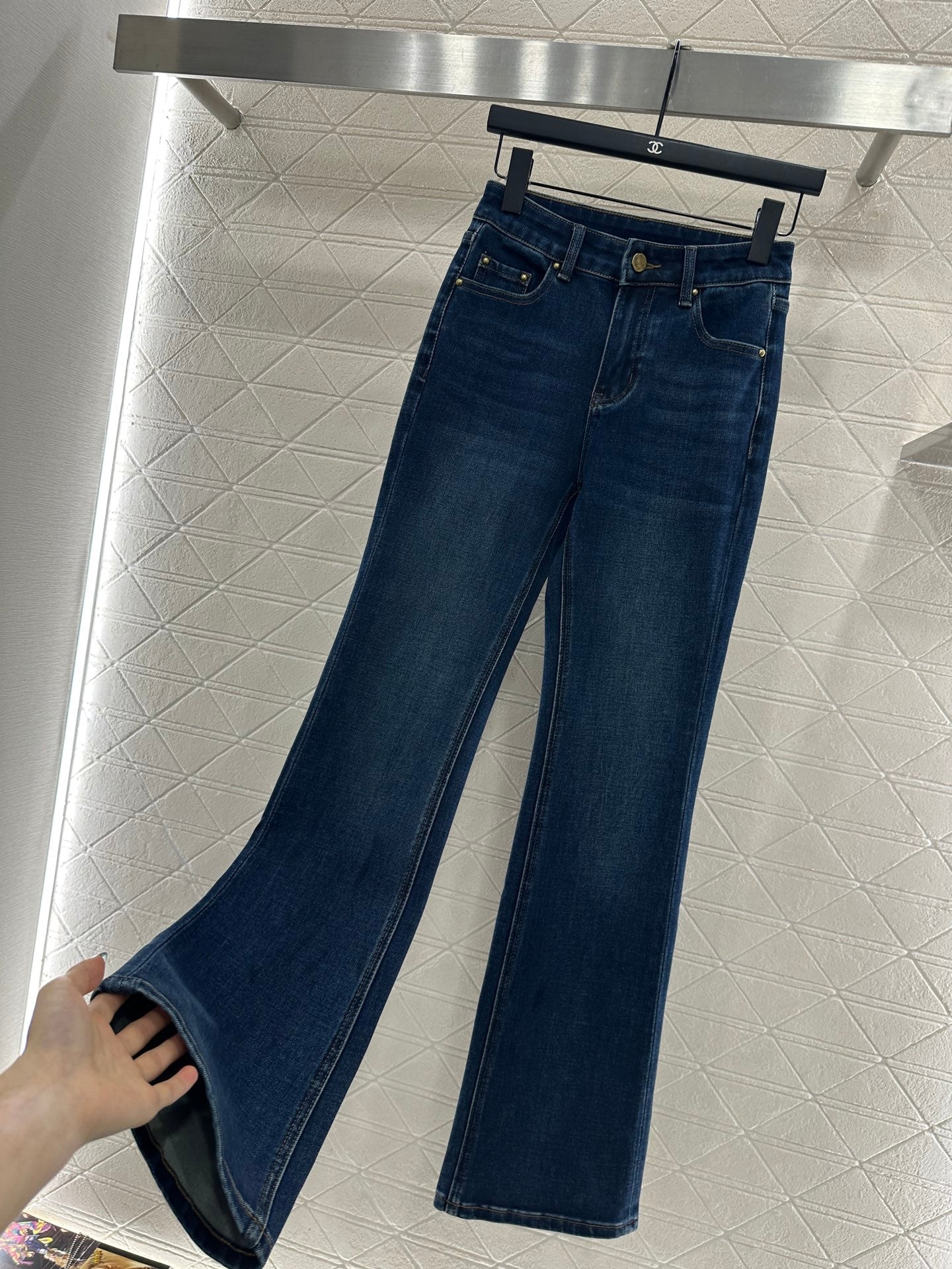 Leather label denim micro flared pants