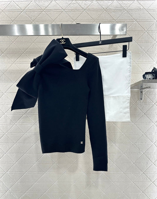 Single sleeve bow knit top