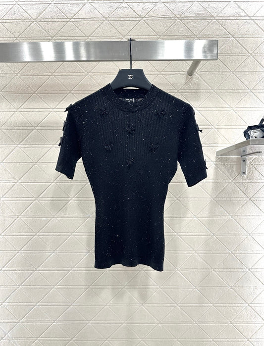 Camellia bead round neck short sleeved shirt