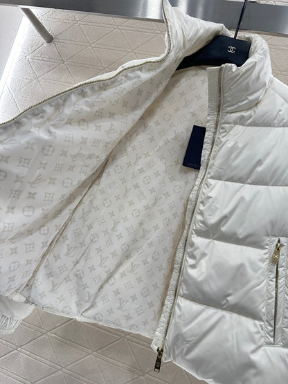 Embossed stand up collar down jacke