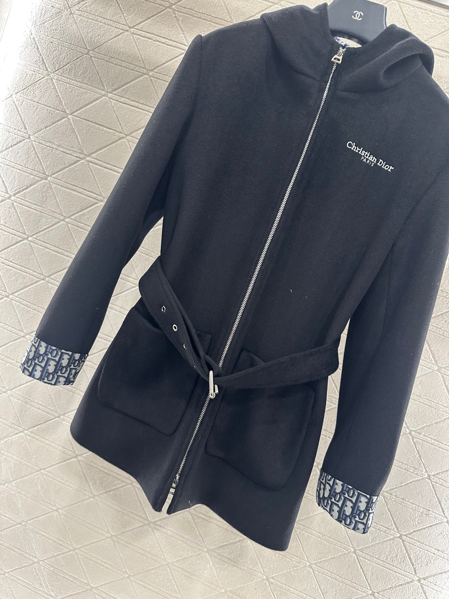 Hooded drawstring jacket