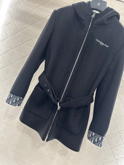 Hooded drawstring jacket