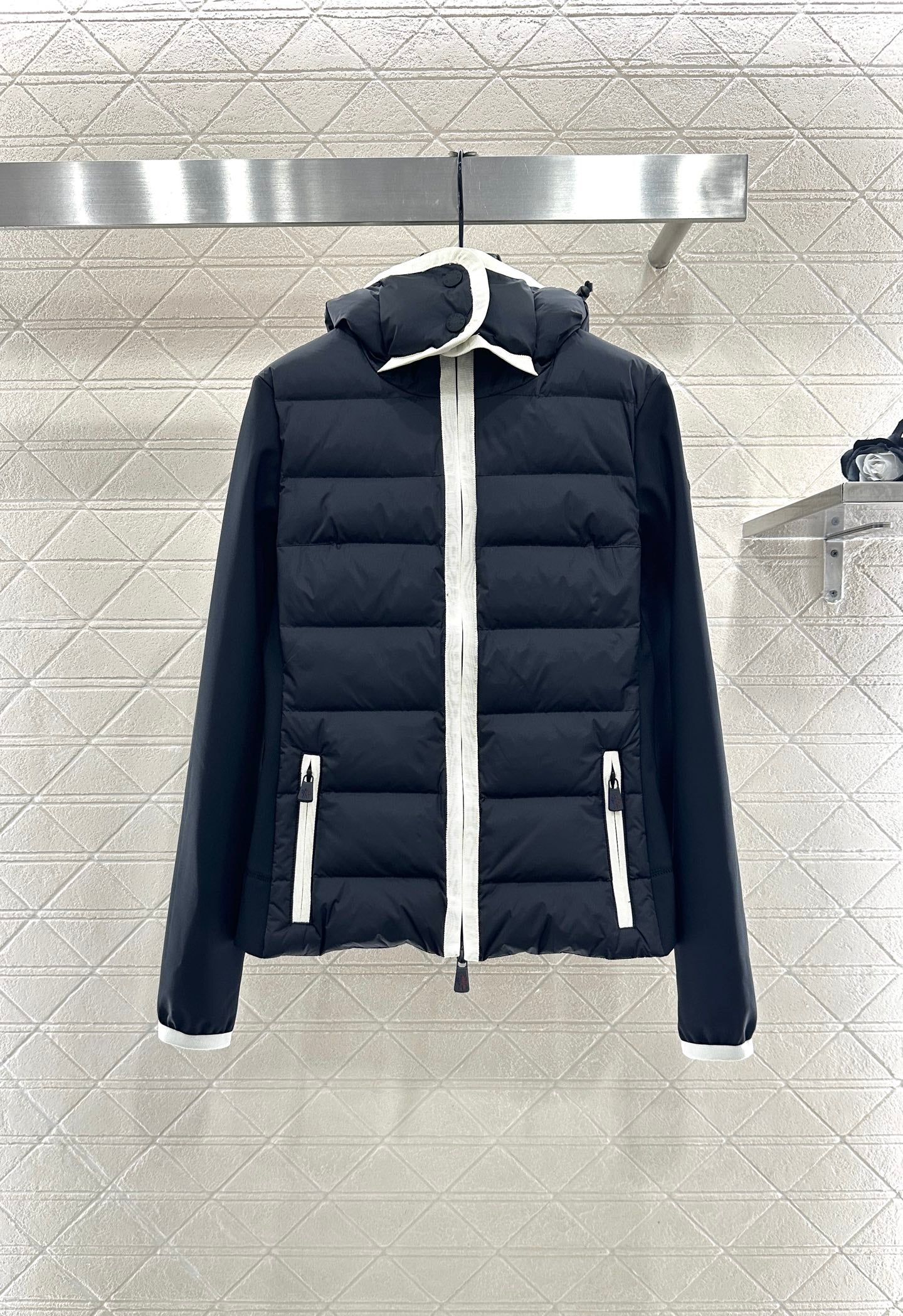 Splicing hooded down jacket