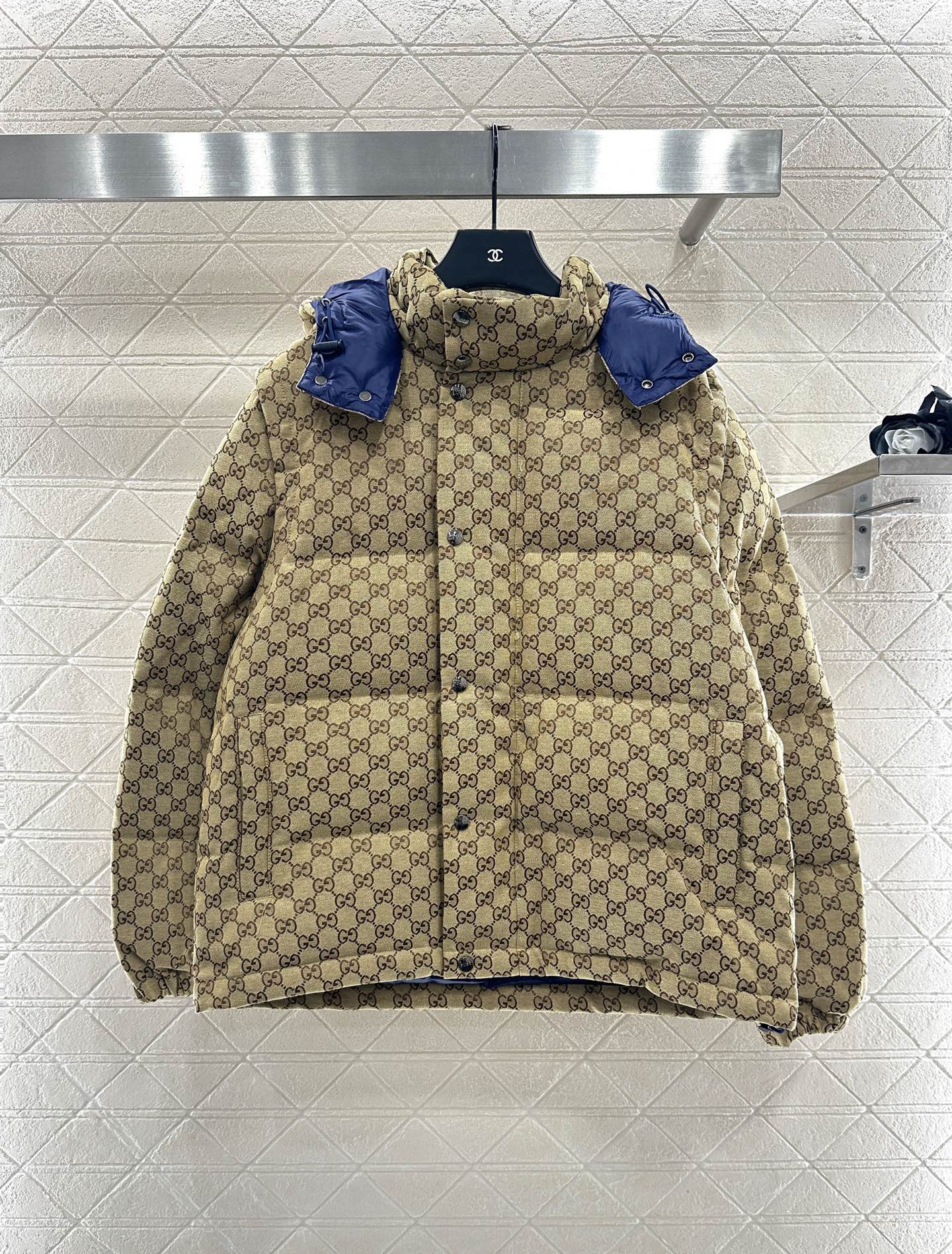 Detachable jacquard hooded down jacket