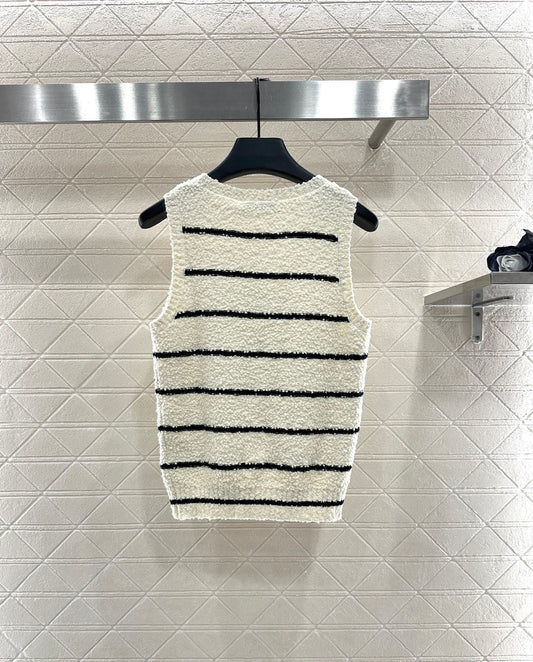 Round neck knitted striped vest