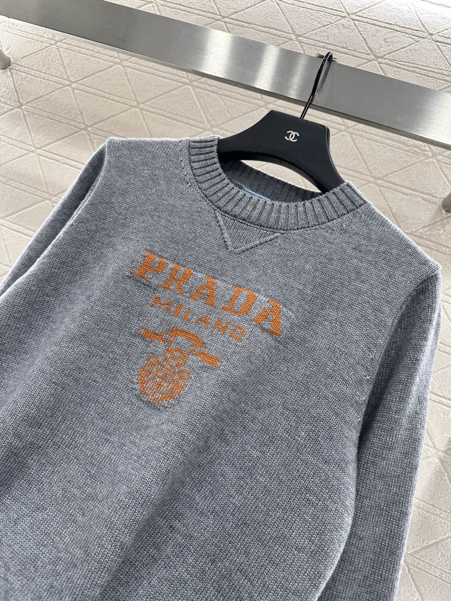 Logo loose pullover sweater