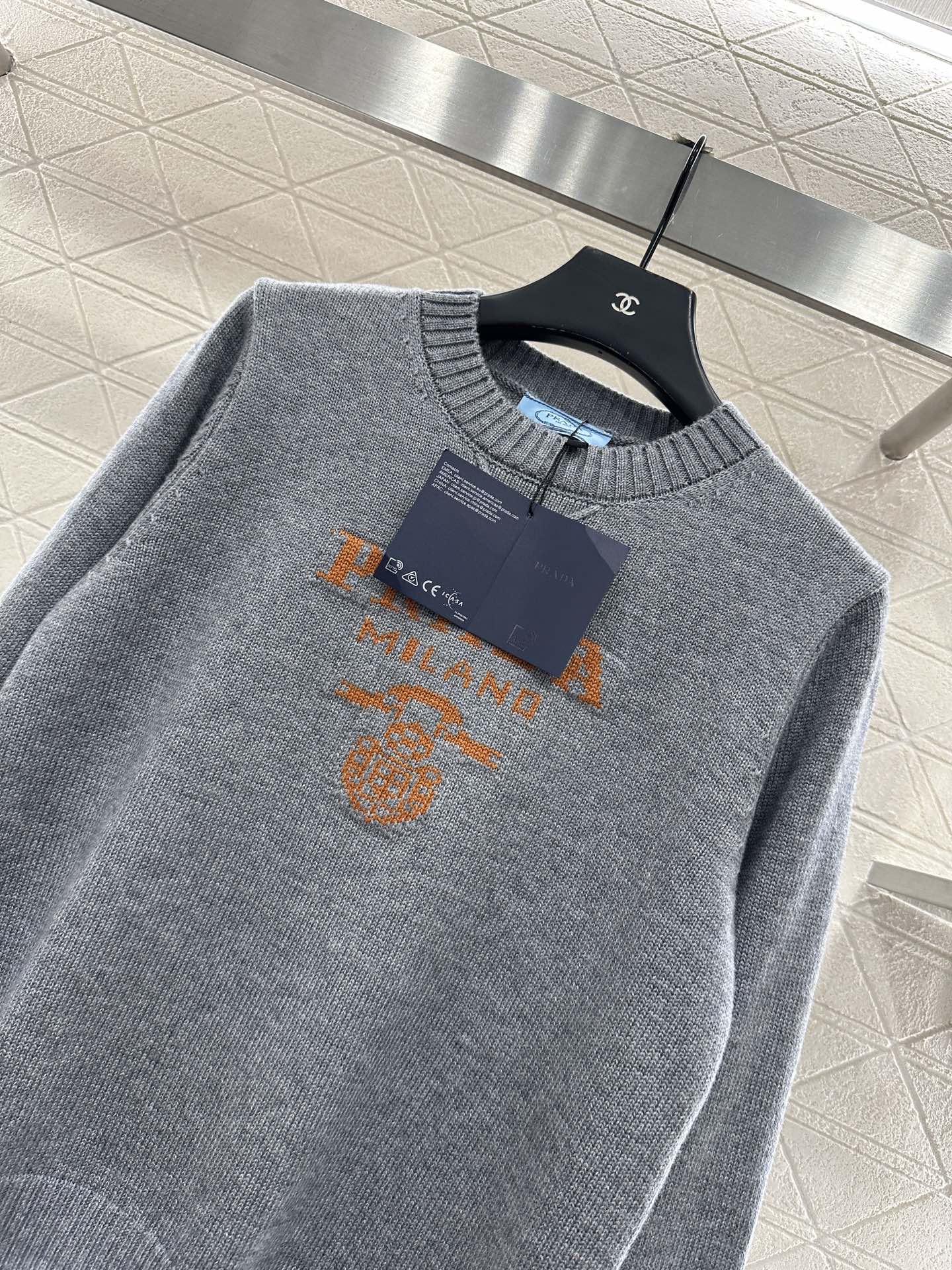 Logo loose pullover sweater