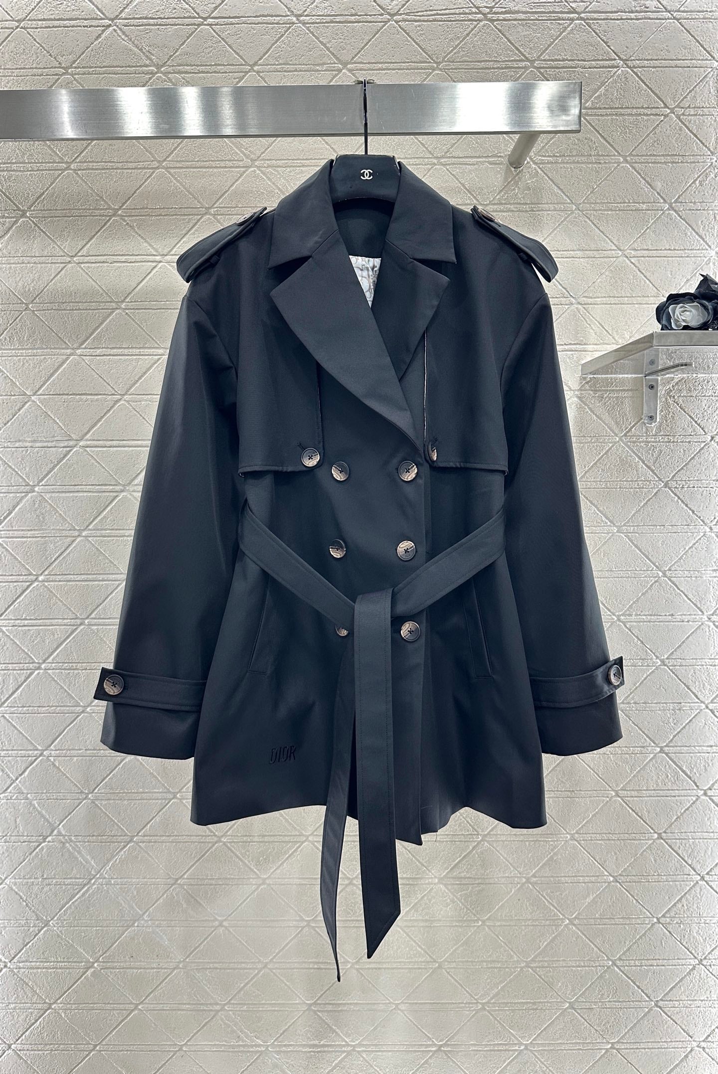 Belt length windbreaker jacket