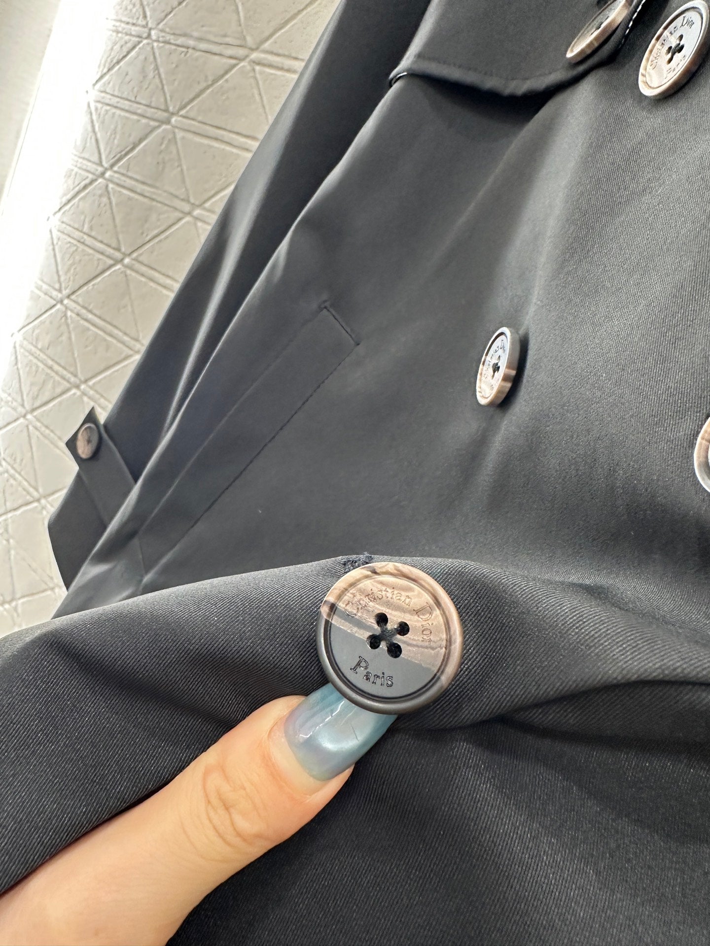 Belt length windbreaker jacket