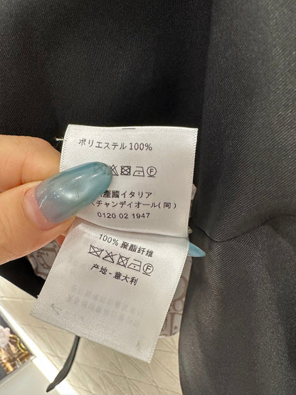 Belt length windbreaker jacket
