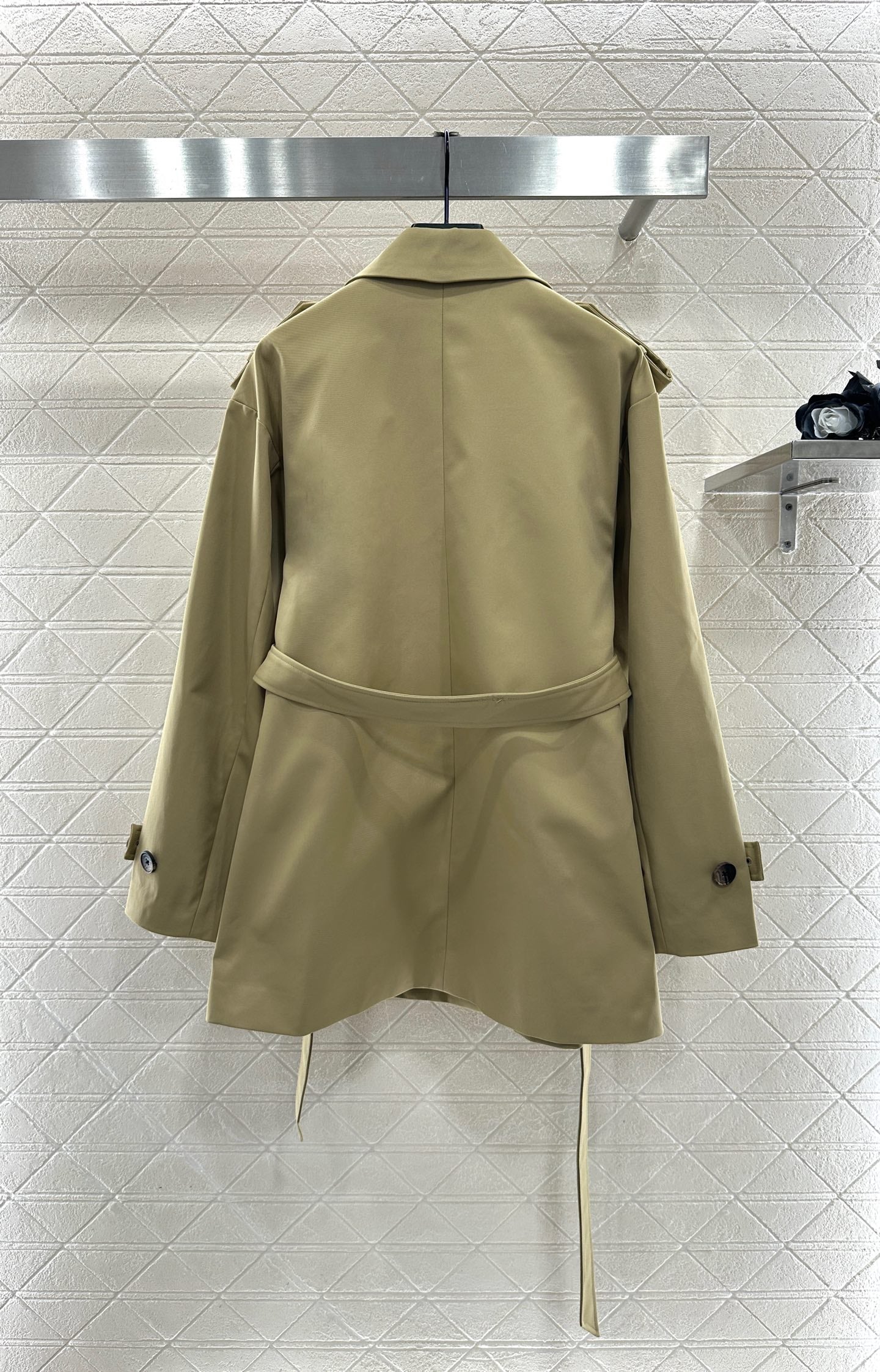Belt length windbreaker jacket