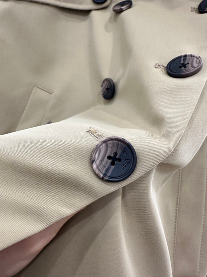 Belt length windbreaker jacket