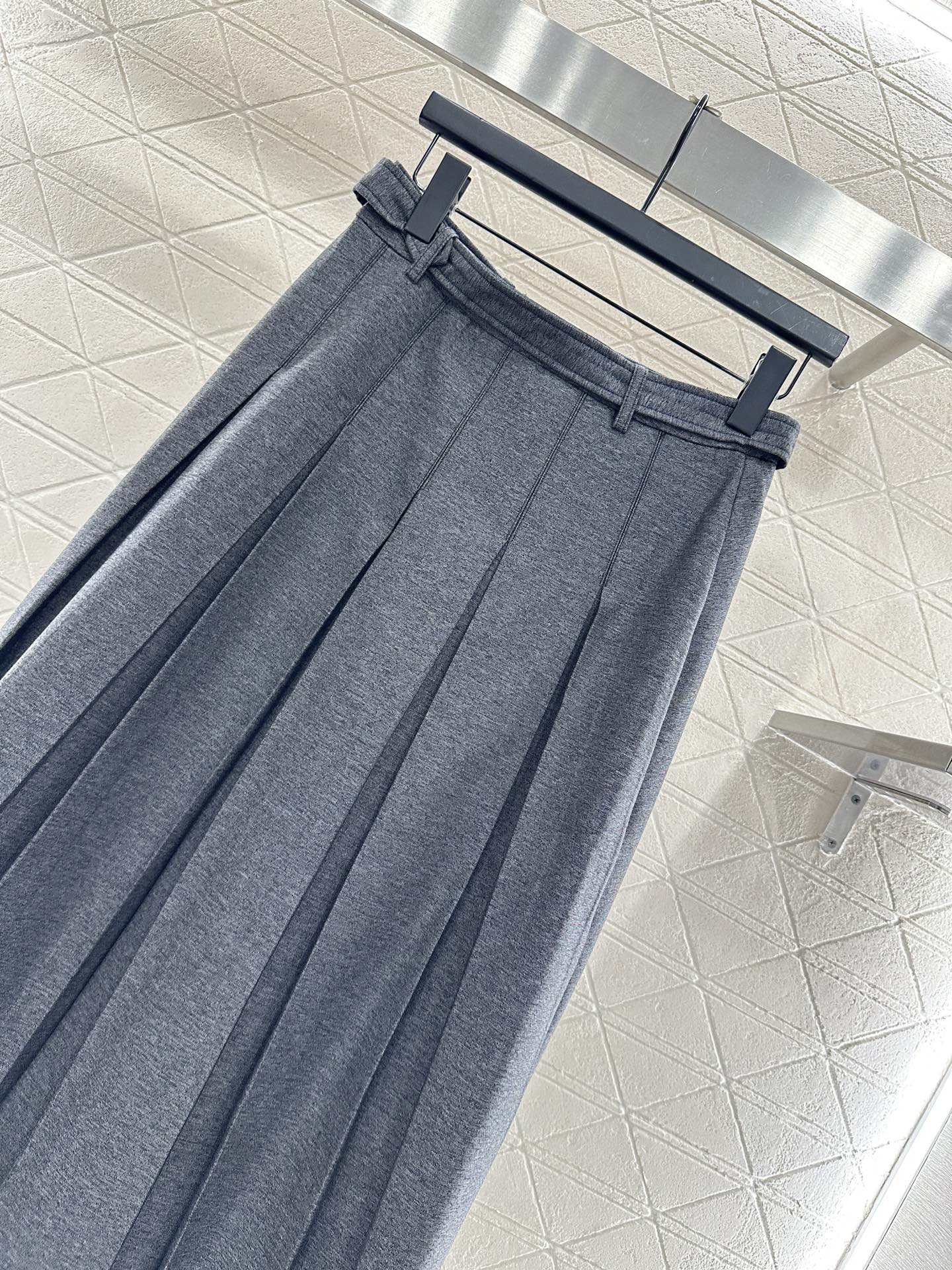 Mid length pleated skirt with waist belt