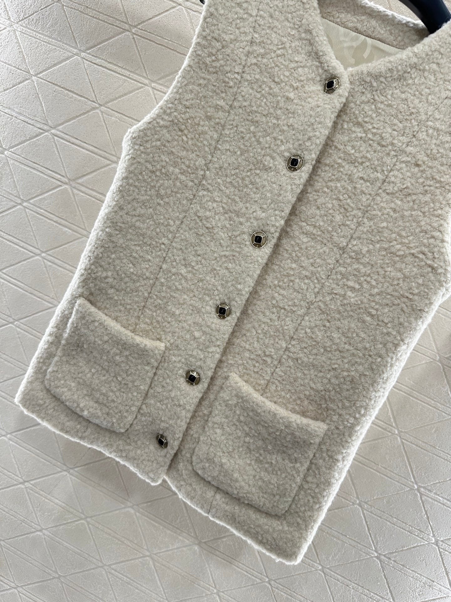 Pullover vest