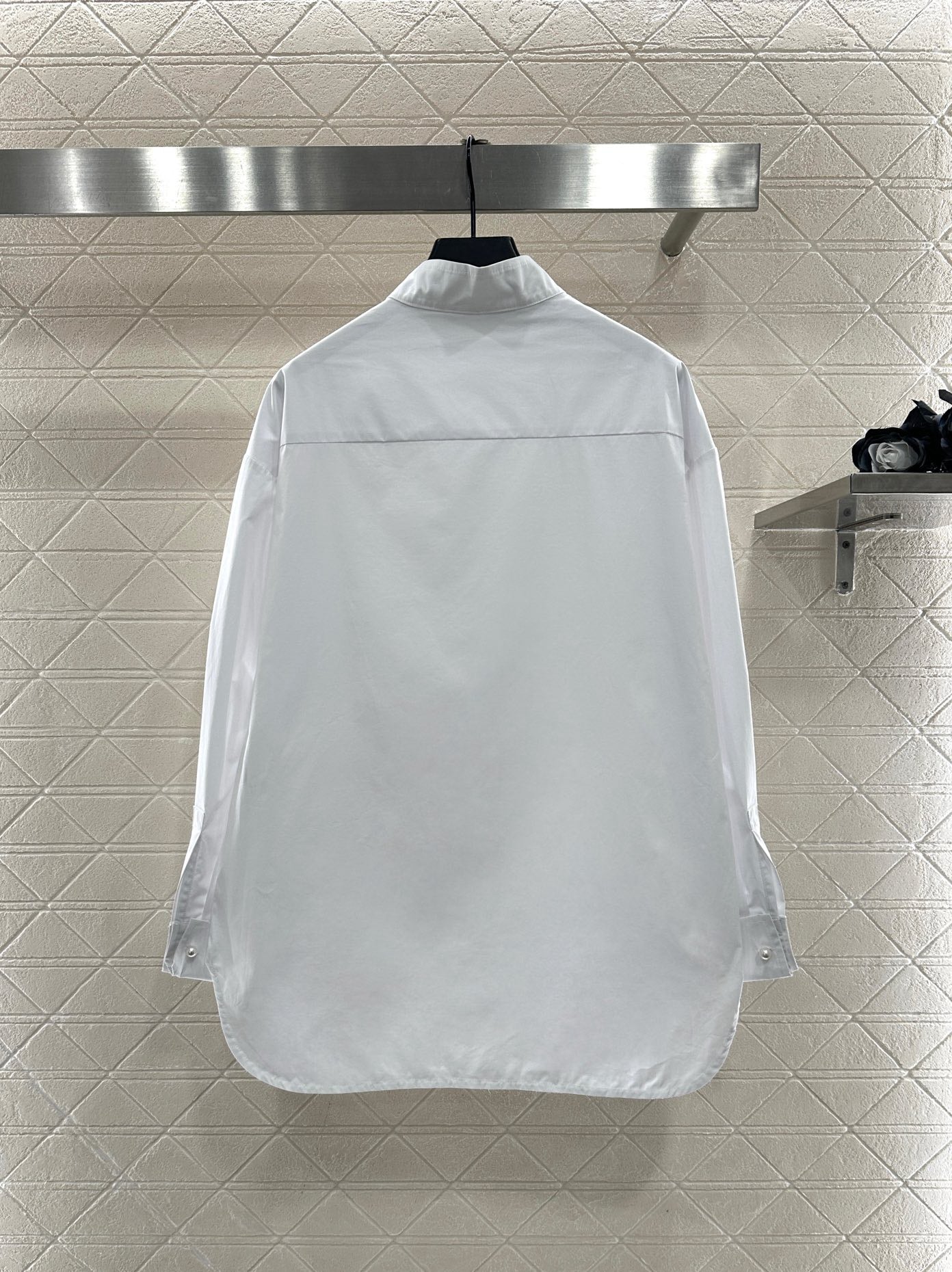 Stand up collar solid color silhouette shirt