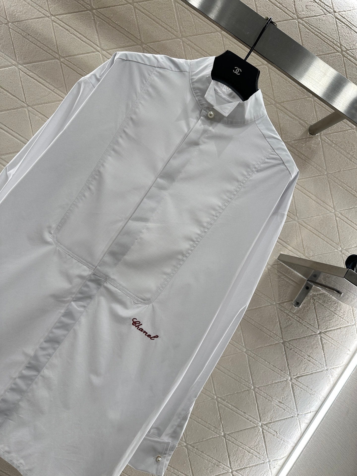 Stand up collar solid color silhouette shirt