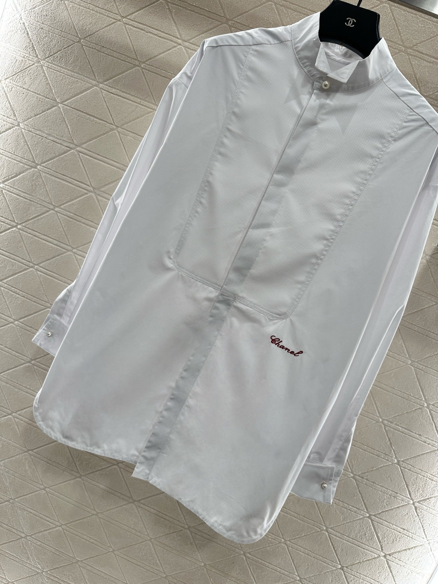 Stand up collar solid color silhouette shirt