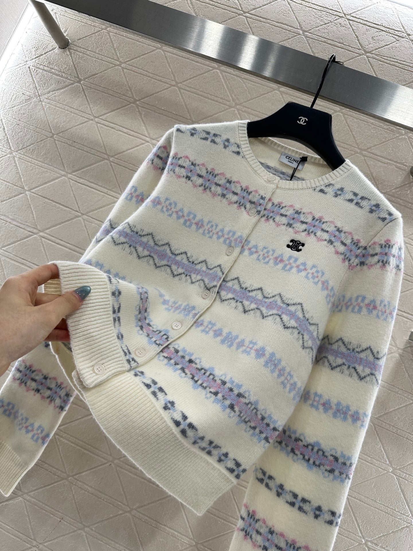 Round neck knitted snowflake striped cardigan