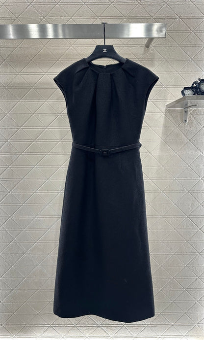 Folded silhouette waistband dress