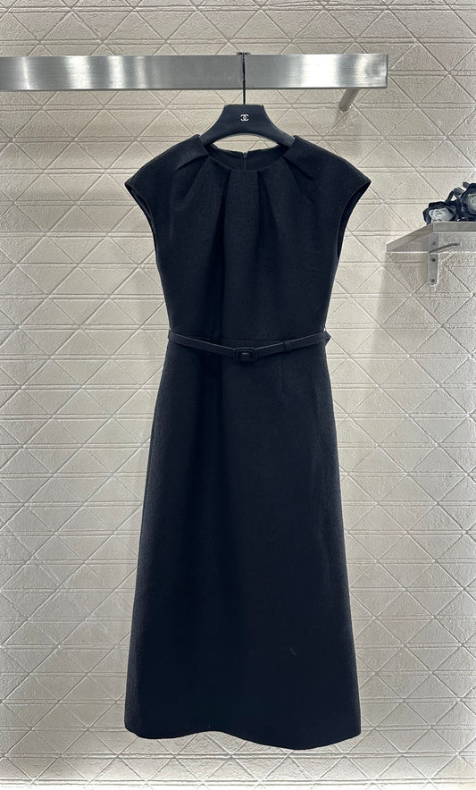 Folded silhouette waistband dress