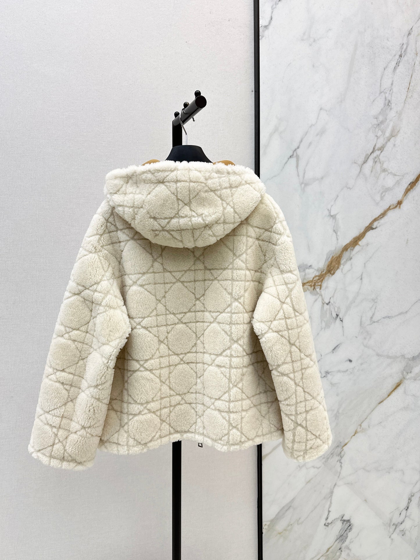 Fur one-piece hooded jacket