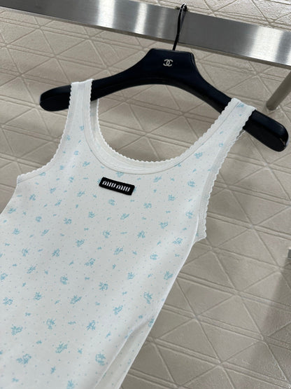 Slim fit U-neck floral vest