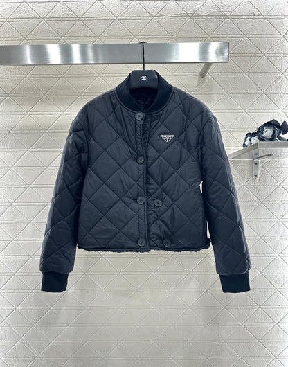 Wear lamb wool jackets on both sides