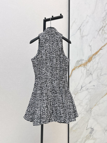 Rough woolen pleated dress