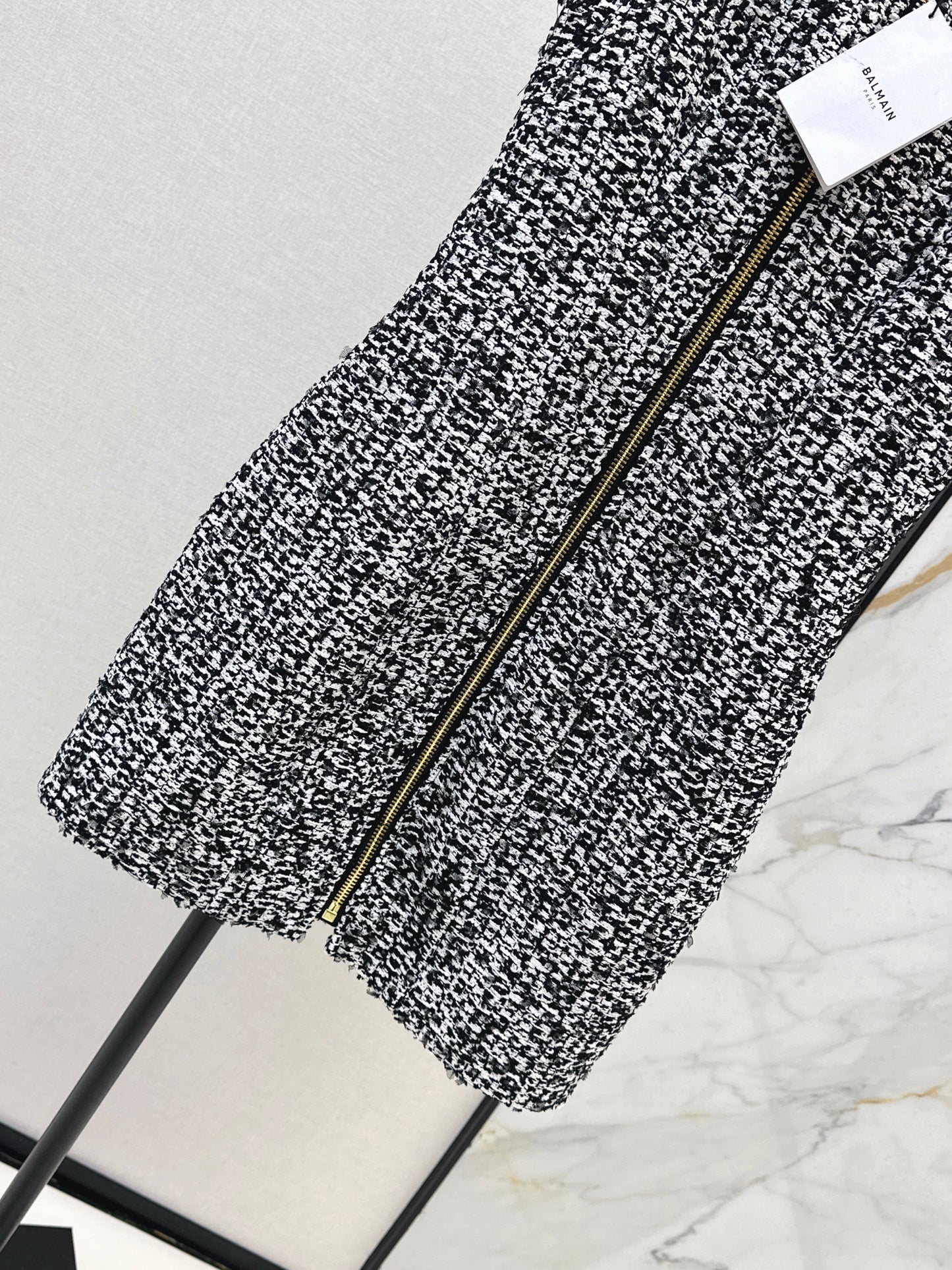 Coarse tweed pleated sleeveless dress