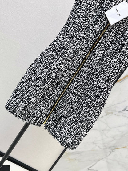 Coarse tweed pleated sleeveless dress