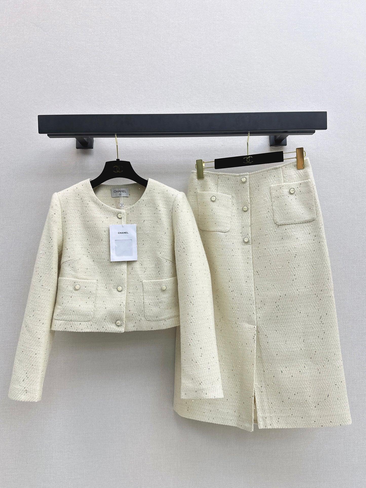 Weaving suit
